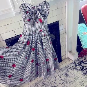 Unique Vintage Dress size XS/2. Worn one time for event now can be yours!